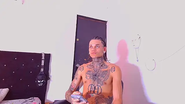 hot man05 online show from January 7, 2026, 5:07 pm