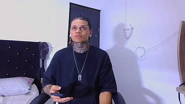 hot man05 online show from November 14, 2025, 5:44 am