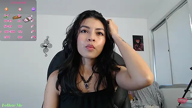 ellajonz online show from June 14, 2026, 9:38 pm