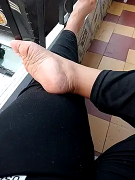 Snapshot of aleya_bliss chatting on February 21, 2026, 10:45 pm aleya bliss online show from February 21, 2026, 10:45 pm