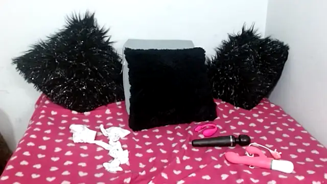 Lunasquirt1985 online show from September 9, 2025, 2:37 pm