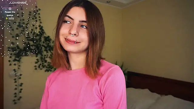 ErlinaBuoy online show from October 9, 2025, 5:41 am