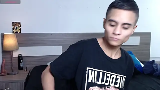 Liiamthompson online show from November 16, 2025, 6:12 pm