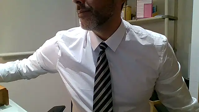 66MA69 online show from December 4, 2025, 5:01 pm