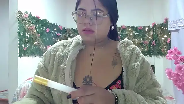 viccky vick online show from November 30, 2025, 4:57 am