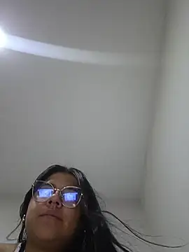 viccky vick online show from November 5, 2025, 5:05 pm