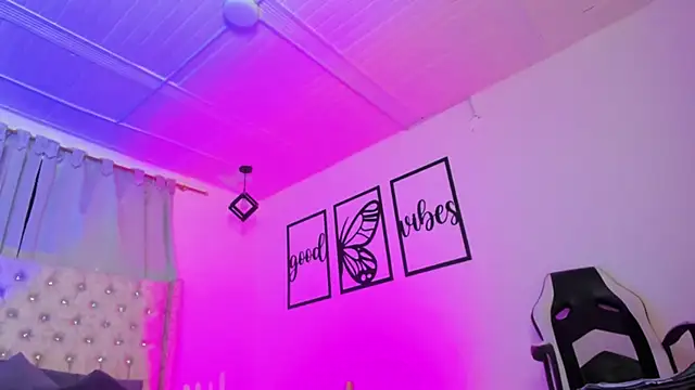 nicolee millerr online show from January 10, 2026, 12:44 pm