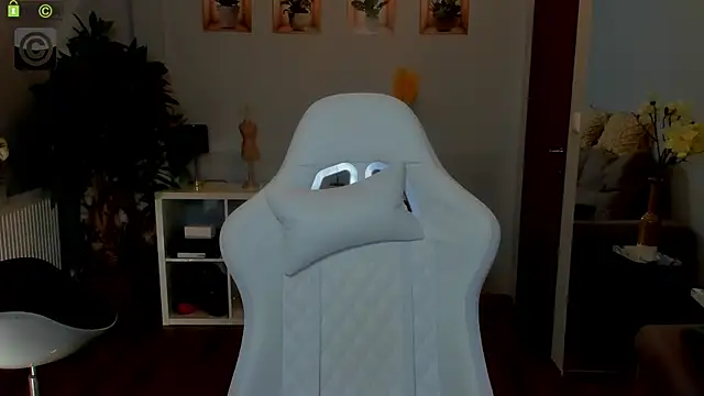 Anya-Ray online show from November 9, 2025, 1:37 pm