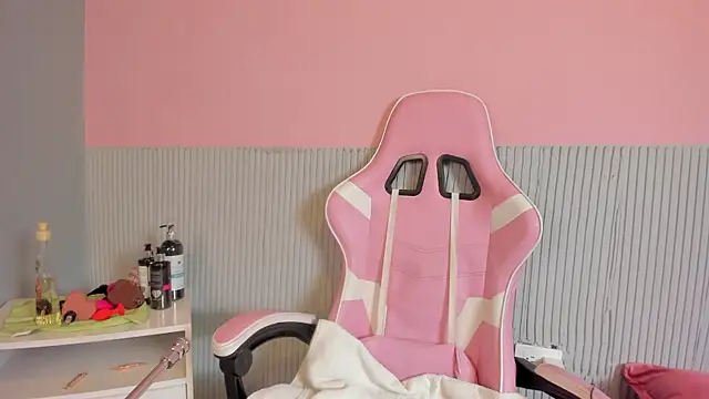 yeikafoxy online show from March 27, 2026, 11:44 am