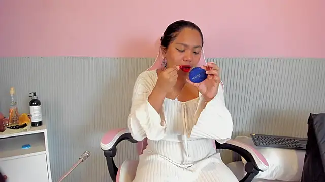 Snapshot of yeikafoxy chatting on February 25, 2026, 11:10 am yeikafoxy online show from February 25, 2026, 11:10 am