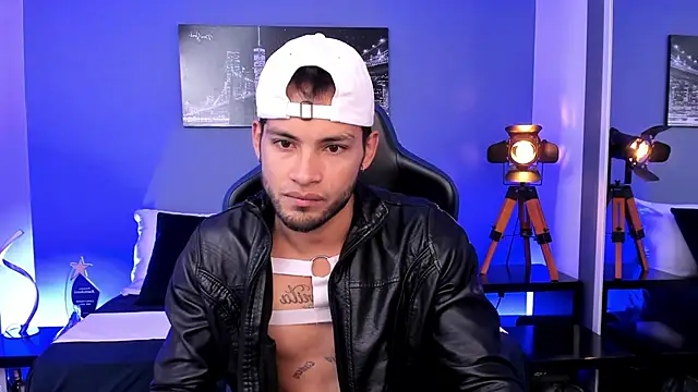 Max Conor1 online show from September 12, 2025, 12:38 pm