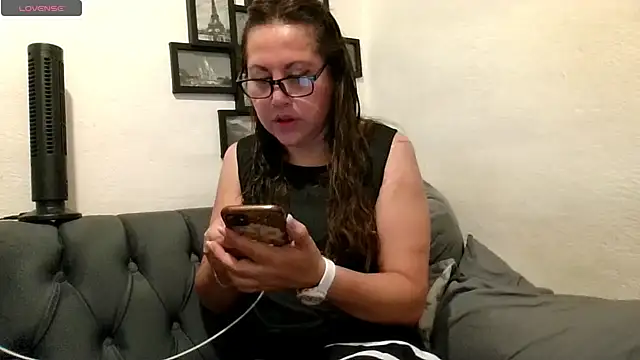MirandaLatinaLovely online show from May 27, 2026, 5:53 pm