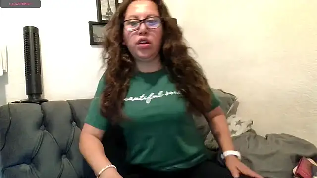 MirandaLatinaLovely online show from May 26, 2026, 5:00 pm
