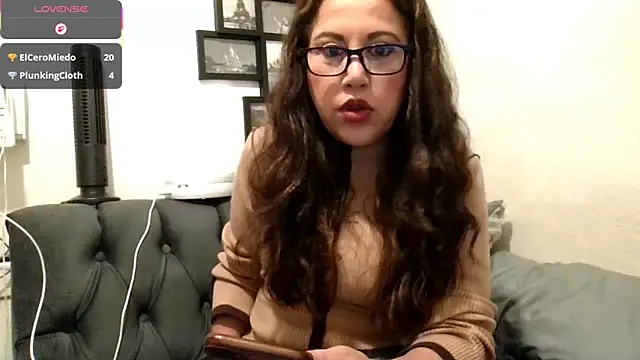 MirandaLatinaLovely online show from March 19, 2026, 5:02 pm