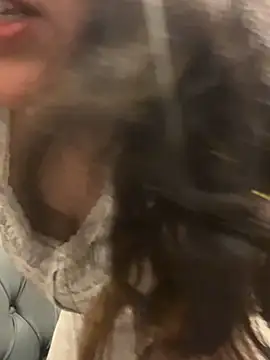 MirandaLatinaLovely online show from December 1, 2025, 5:30 am