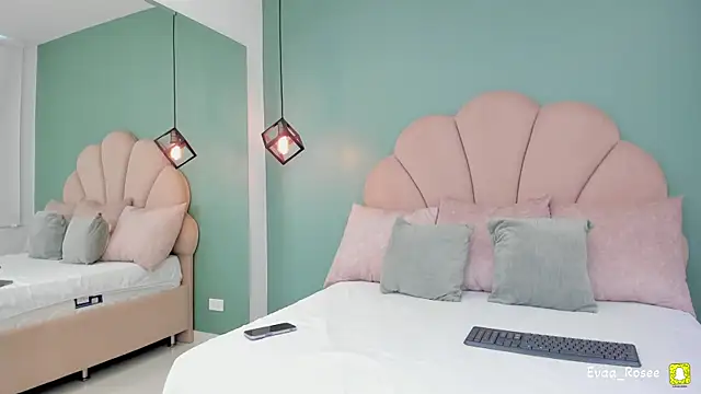 Snapshot of eva_roseee chatting on April 7, 2026, 3:47 pm eva roseee online show from April 7, 2026, 3:47 pm