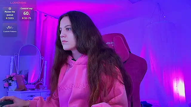 MilaStoyne online show from September 25, 2025, 6:19 am