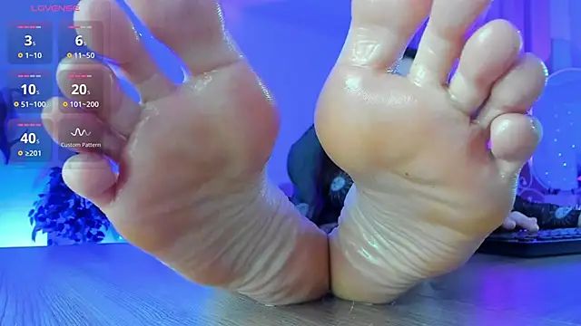 MilaStoyne online show from March 9, 2026, 7:23 am