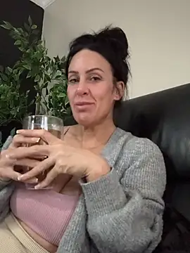 Snapshot of goddess-harper chatting on December 18, 2025, 11:14 am goddess-harper online show from December 18, 2025, 11:14 am