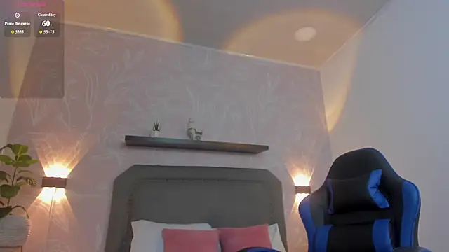 alessia leroy online show from April 8, 2026, 7:48 pm