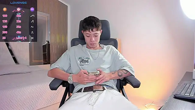 marcuscollins1  online show from December 21, 2025, 2:19 pm