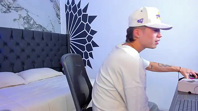 marcuscollins1  online show from March 21, 2026, 12:53 pm