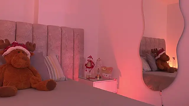 sara lopee1 online show from December 18, 2025, 11:58 am