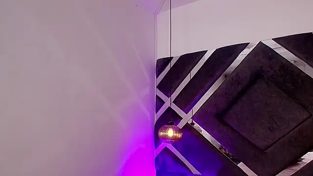 sara lopee1 online show from October 3, 2025, 12:06 pm