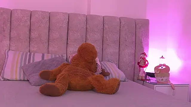 sara lopee1 online show from December 22, 2025, 12:05 pm