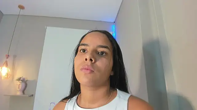 Roxy Stonee online show from July 28, 2026, 7:26 pm