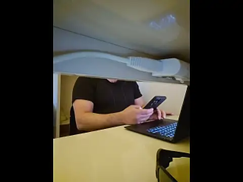 fuocovivo4 online show from March 8, 2026, 4:32 pm