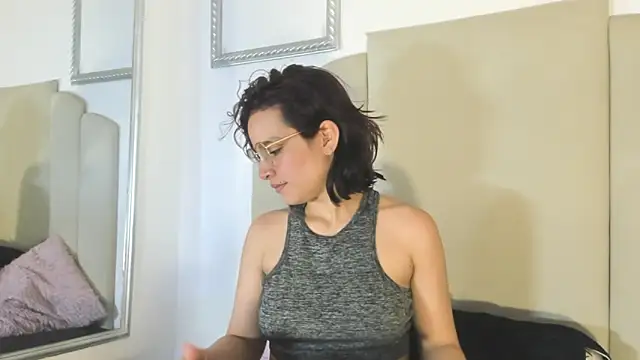 Annyrosee online show from October 20, 2025, 1:33 pm