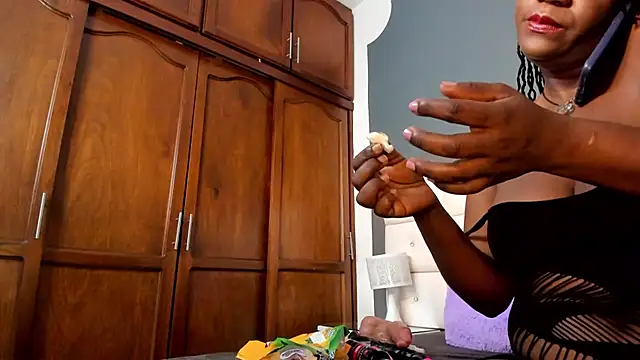 DayannaBronx online show from March 18, 2025, 8:59 pm