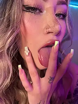 Lally Valencia   online show from November 7, 2025, 12:10 pm