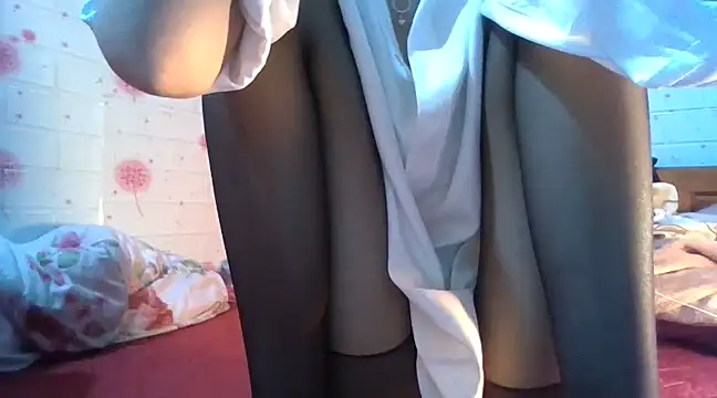 Snapshot of Light2299 chatting on February 5, 2025, 3:23 am Light2299 online show from February 5, 2025, 3:23 am