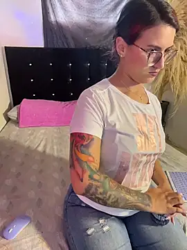 Snapshot of Emma_Giraldo chatting on June 21, 2026, 8:14 pm Emma Giraldo online show from June 21, 2026, 8:14 pm