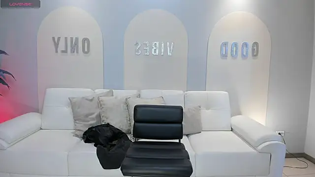 BeccaBaxter online show from March 3, 2026, 12:23 pm