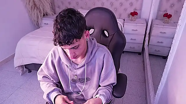 JhoanLeandro online show from April 10, 2026, 6:20 am