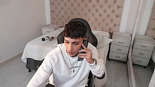 JhoanLeandro online show from February 22, 2026, 6:05 am