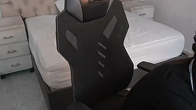 JhoanLeandro online show from February 10, 2026, 6:34 am