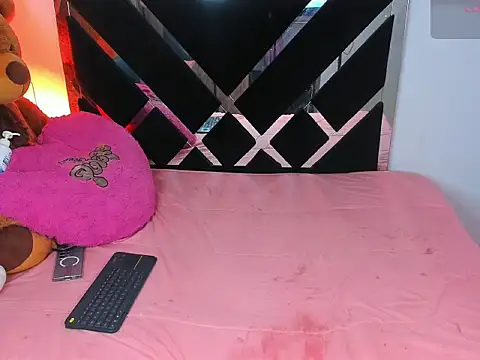 CatalinaSmith1 online show from November 12, 2025, 10:35 pm