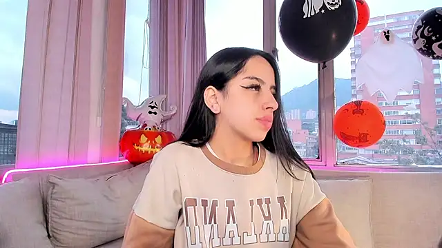 Daphne chers online show from October 31, 2025, 2:24 pm