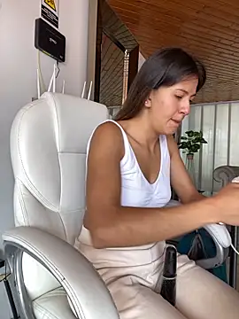 Andrea18 blonde online show from September 17, 2025, 2:41 pm