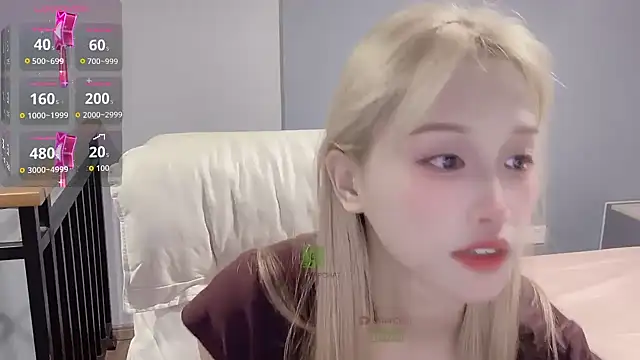 xunian71O online show from October 2, 2025, 10:02 pm