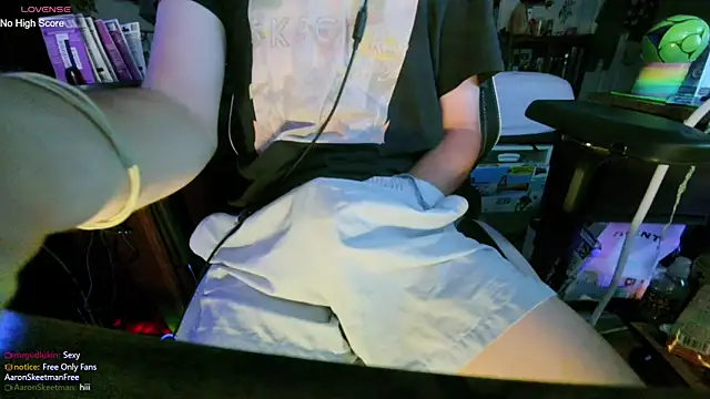 AaronSkeetman online show from July 14, 2026, 5:56 am