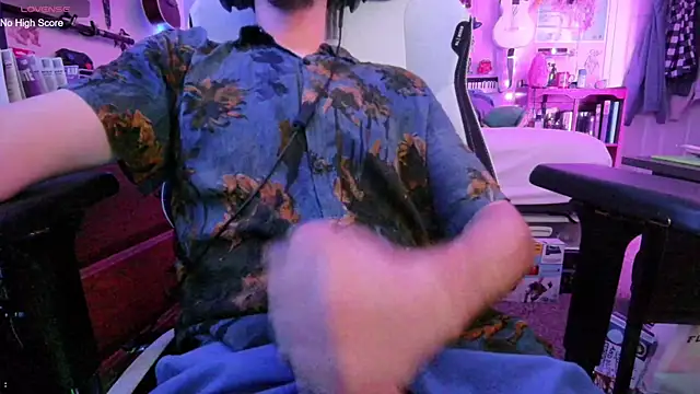 AaronSkeetman online show from July 10, 2026, 6:57 am
