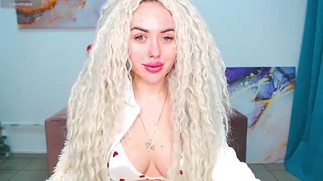 MissisCaty online show from February 23, 2025, 7:17 pm