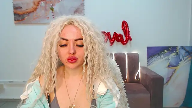 MissisCaty online show from February 13, 2025, 10:43 pm