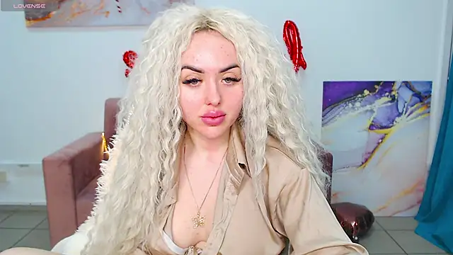 MissisCaty online show from February 18, 2025, 10:47 pm