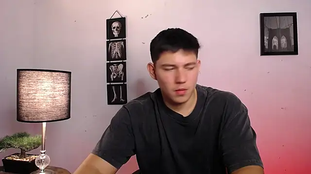 JamesCr  online show from November 6, 2025, 12:47 am